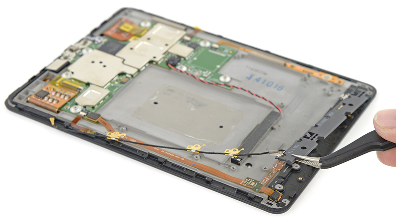 Illustration for article titled Kindle Voyage Teardown: It Sure Is Cramped Behind That Glass Screen
